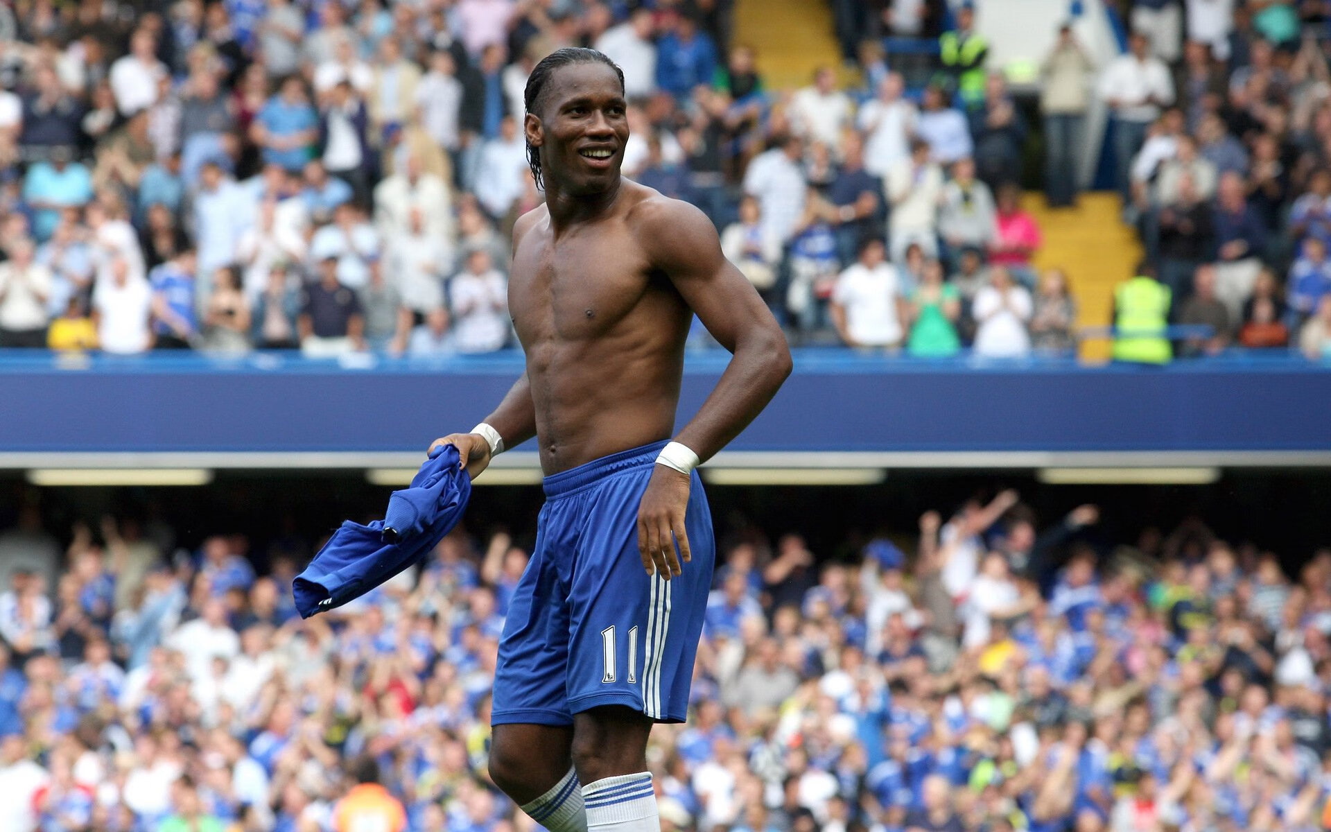 开云中国-萨卡在对阵曼联的比赛中上演帽子戏法，球员萨卡